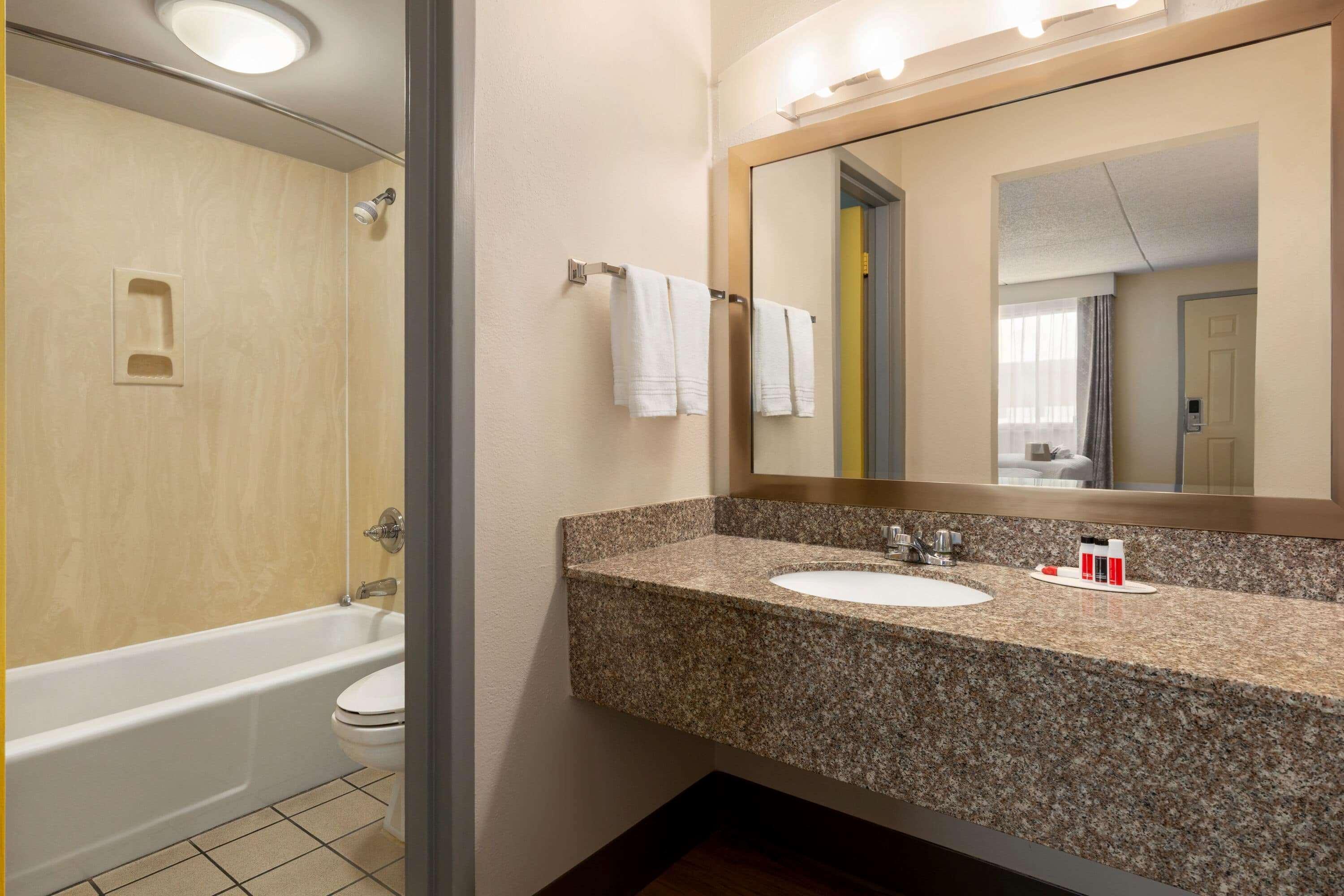 Hotel Bo, A Days Inn By Wyndham Chattanooga Downtown Zewnętrze zdjęcie